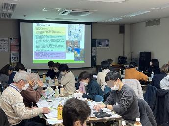瑞穂小学校地区意見交換会まちあるき報告の様子